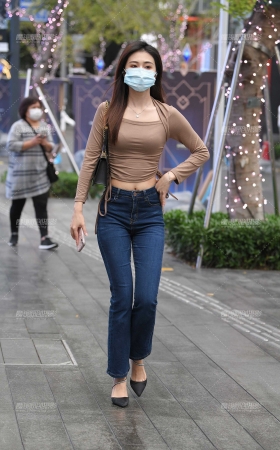 紧牛美女 [17P]