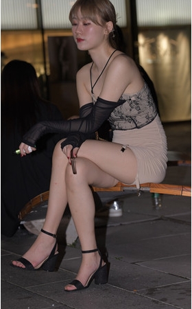 肉色包臀裙美女【套图+视频】