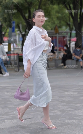 粉色水钻透明高跟鞋气质美女 [13P]