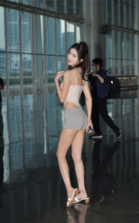甜美灰色短裤