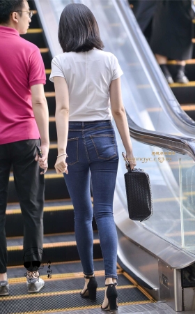 紧绷牛仔彰显美臀 [14P]
