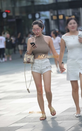 上衣这么穿还挺性感 [19P]