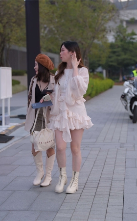 甜美短靴纱裙