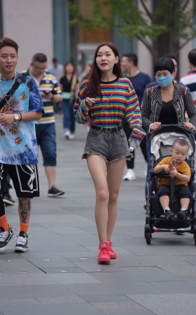 热裤美女