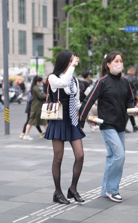 衬衫百褶裙