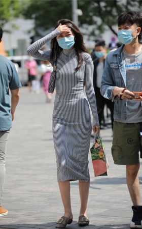 玻璃街拍作品 - 连衣裙高挑女朋友