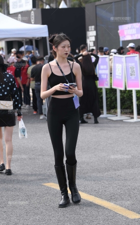 大长腿紧身裤小姐姐 [20P]