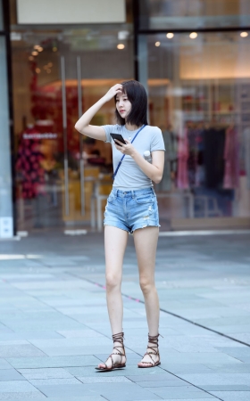 短裤美女