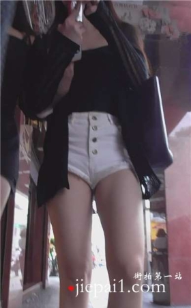 高腰紧身白热裤MM，美三角勒得紧。[190 MB]