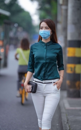 793紧致白裤美女 这身材没得挑