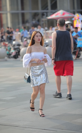白皙美眉