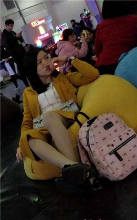 4k-肉丝美腿毛呢外套性感美女