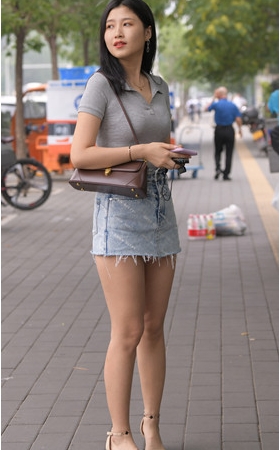 牛仔短裙美女【套图+视频】