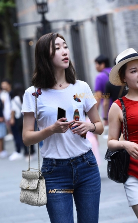 逛街中的紧身牛仔 [20P]