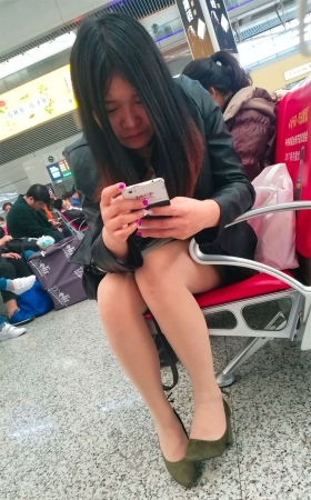 车站等候要来的朋友