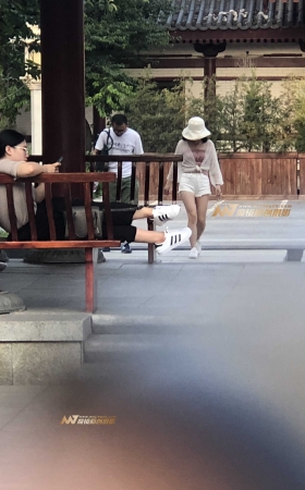 浑圆白短裤妹妹 [19P]