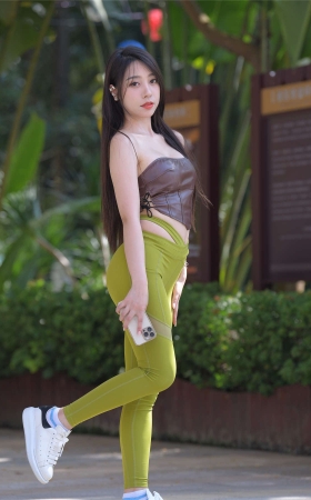一始街拍作品 - 绿色瑜伽美女