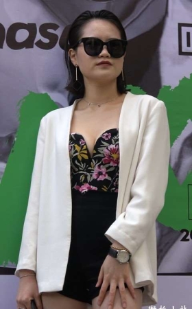 4K 丰满的成熟美女街拍