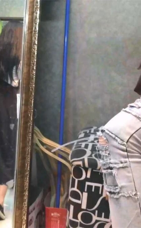 浅色紧牛性感小妹