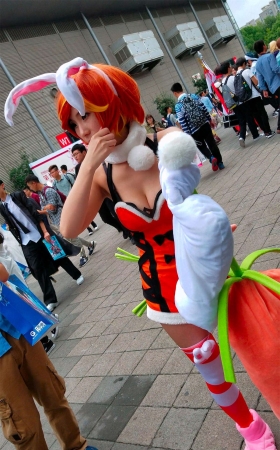 玩cosplay的丰满少女外拍
