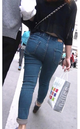 牛仔紧身妹子