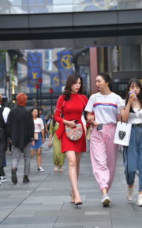 靓丽的美腿美女