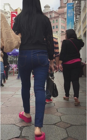 牛仔裤小妹