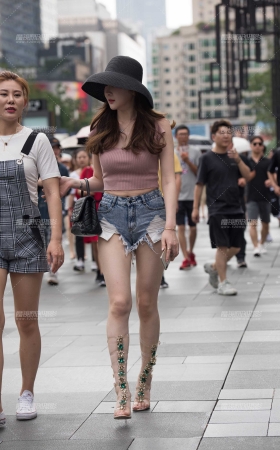 带帽子的小姐姐 [10P]