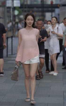开朗甜美的笑容