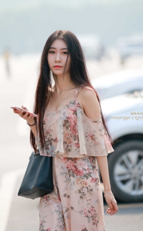 看着很舒服的清新气质长裙美眉 [16P]