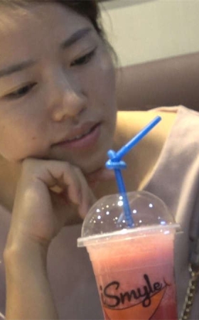 两位脸蛋漂亮的美足美女子