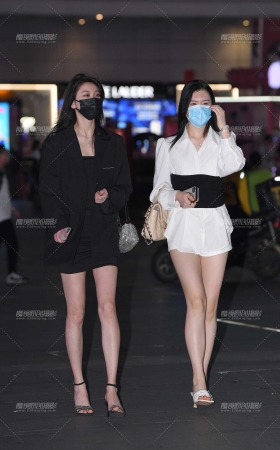 夜遇美腿俩闺蜜~ [24P]