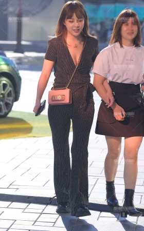 紧身裤美女 [14P]