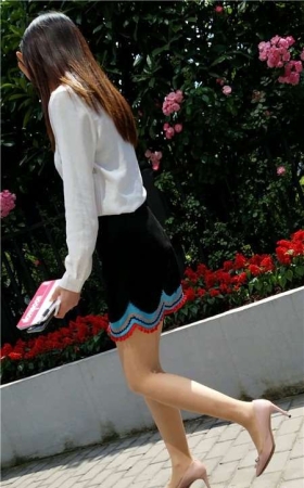 4K-苗条身材修长街拍美腿短裙极品美女姐姐