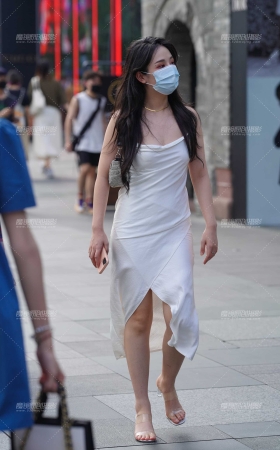 白裙美眉 [17P]