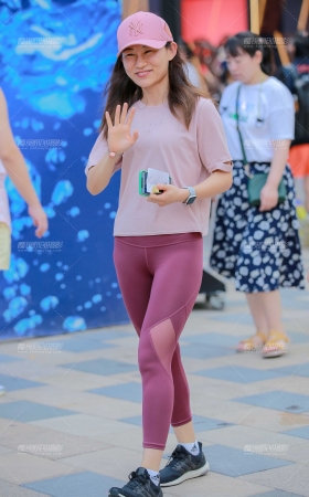 红色紧身裤女友 [19P]