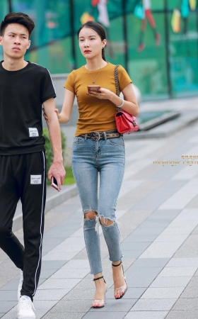 身材姣好的高跟紧身牛仔 [16P]
