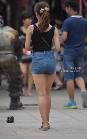 2015-08-18紧身黑背心牛仔短裤少妇（13P） [13P]