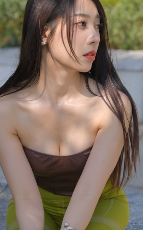 绿色瑜伽美女 [44P]