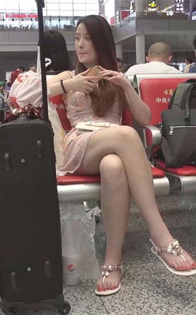 白嫩大腿美女嫩足裸足匀称美腿美脚