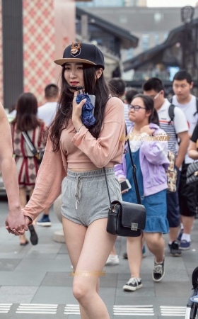 短裤美女 [17P]