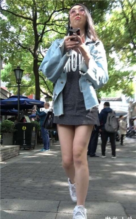 4K 街拍美腿牛仔外套美女姐姐