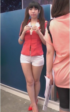 白色热裤妹子
