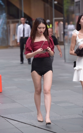 这裤子好紧呀
