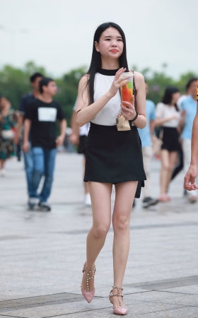 短裤，美腿，凉高