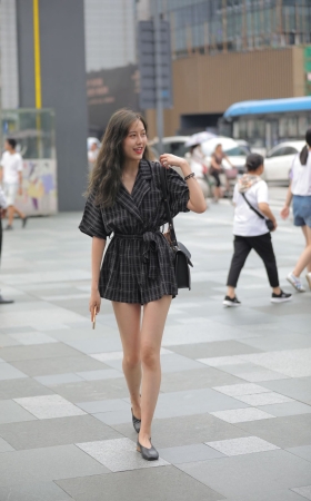身材曼妙的长腿美眉