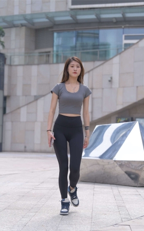 一始街拍作品 脾气不好的女孩