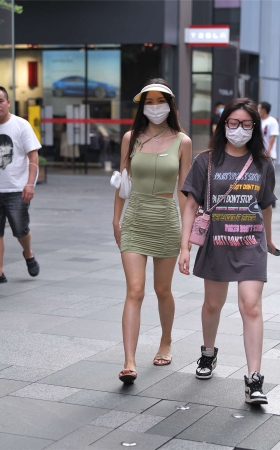 漂亮的包臀裙美女