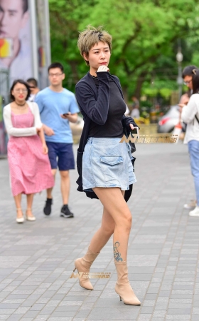 短发干练 的长腿气质御姐 [24P]