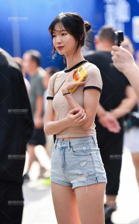 热裤小妹 [21P]